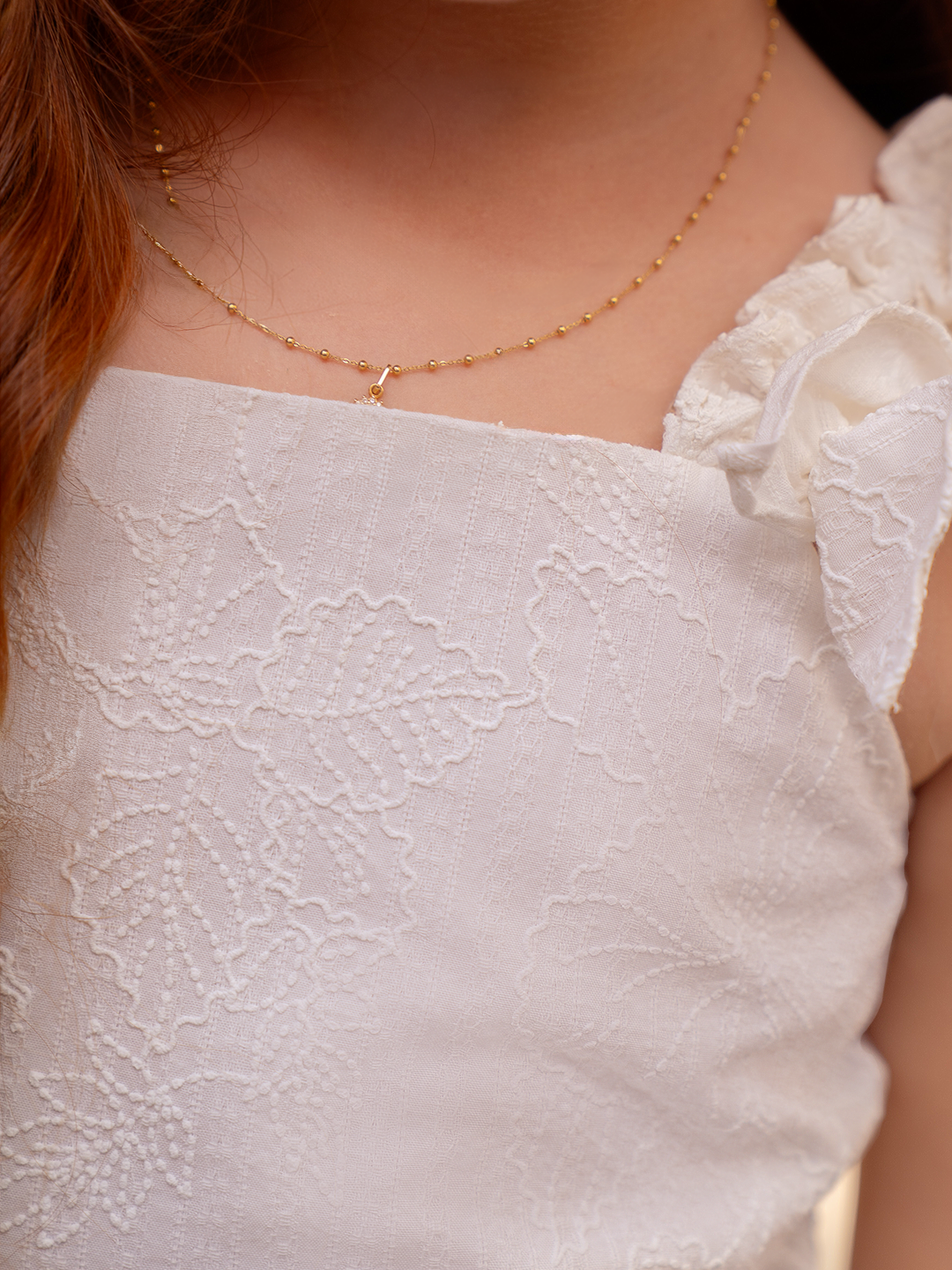 vestidos modernos de niña con vivos en contraste