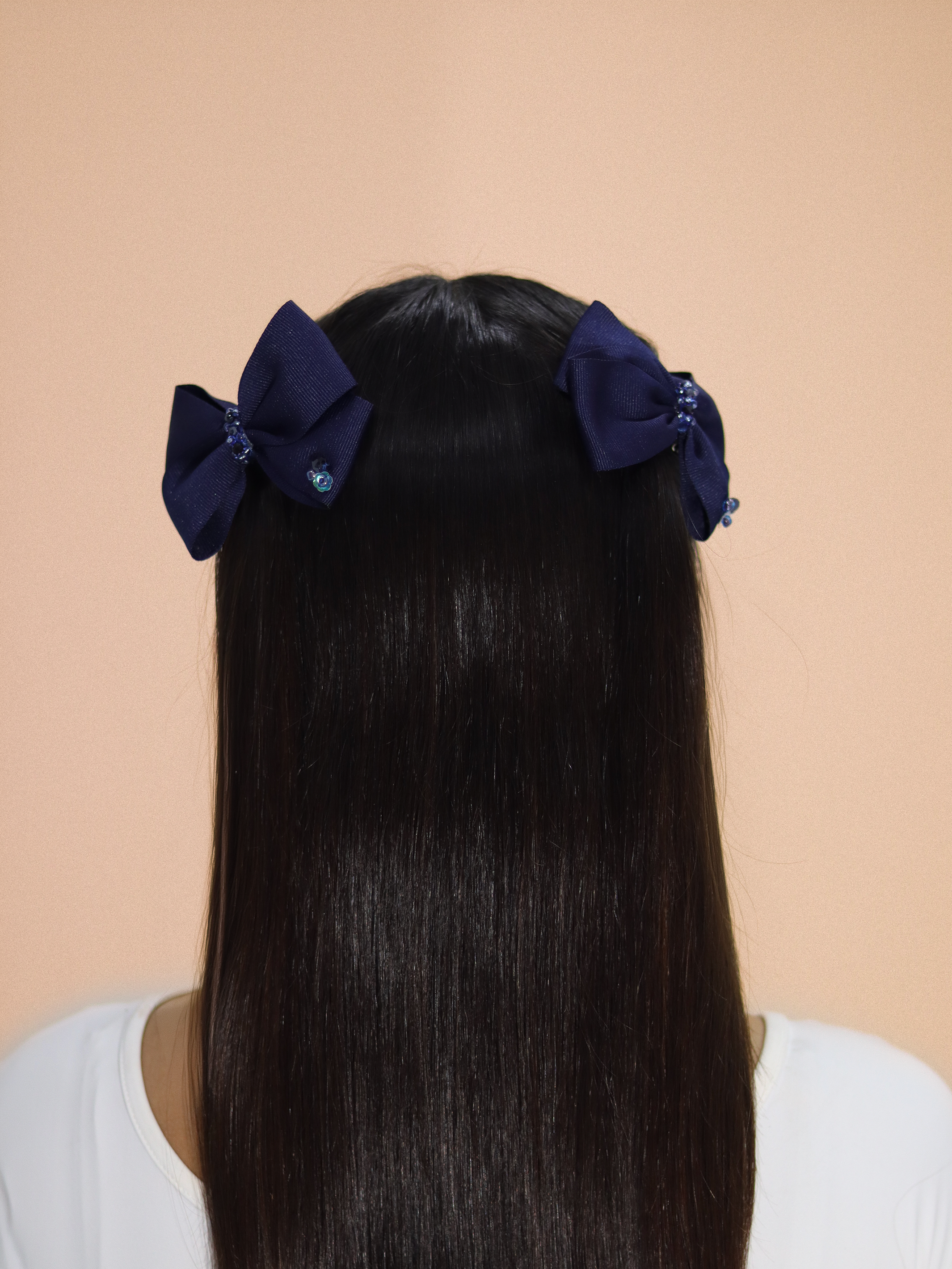Ganchos para niñas en azul marino con lazos delicados y detalles brillantes