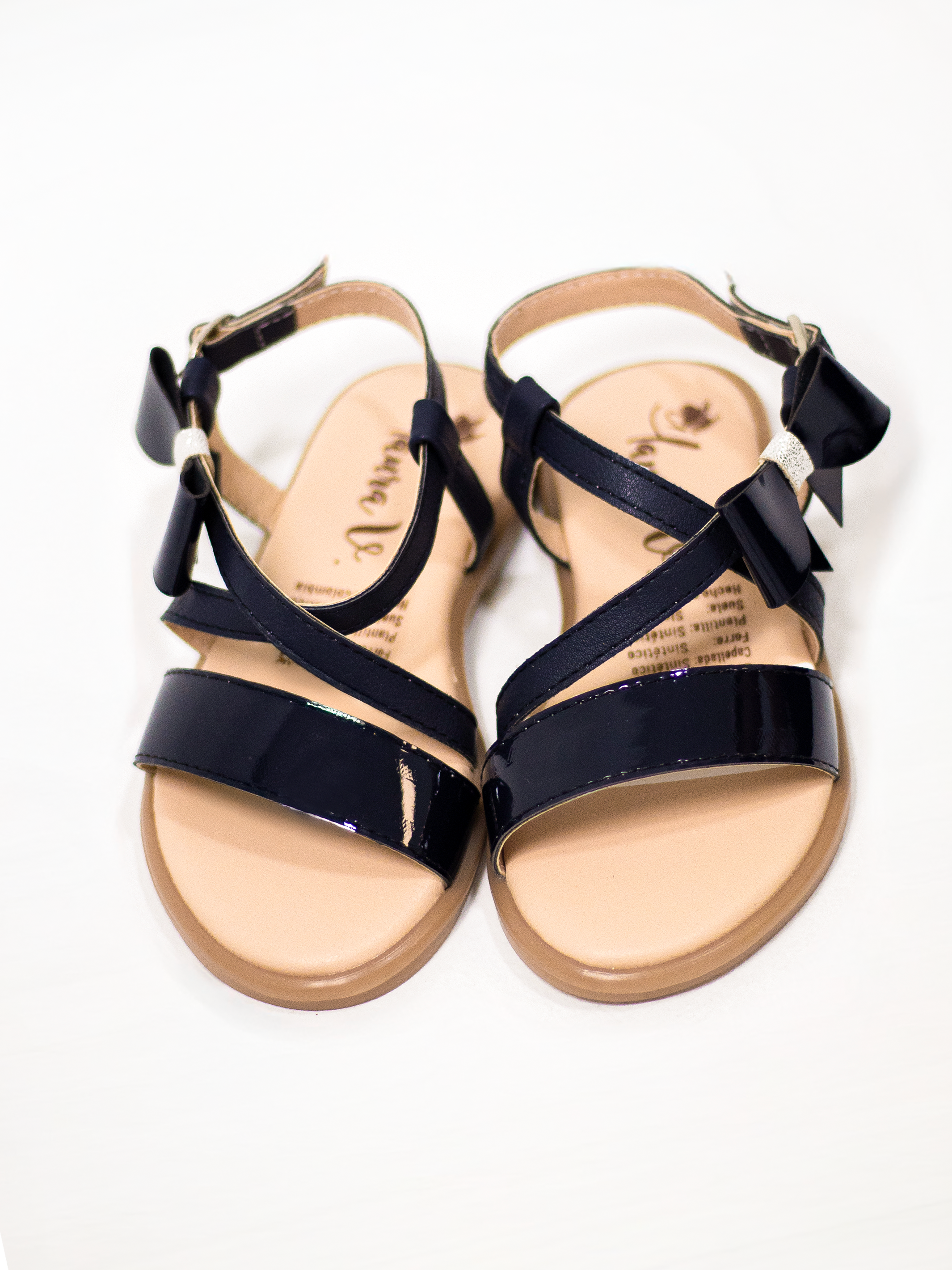 Sandalias para niñas en charol azul oscuro con trabilla cruzada
