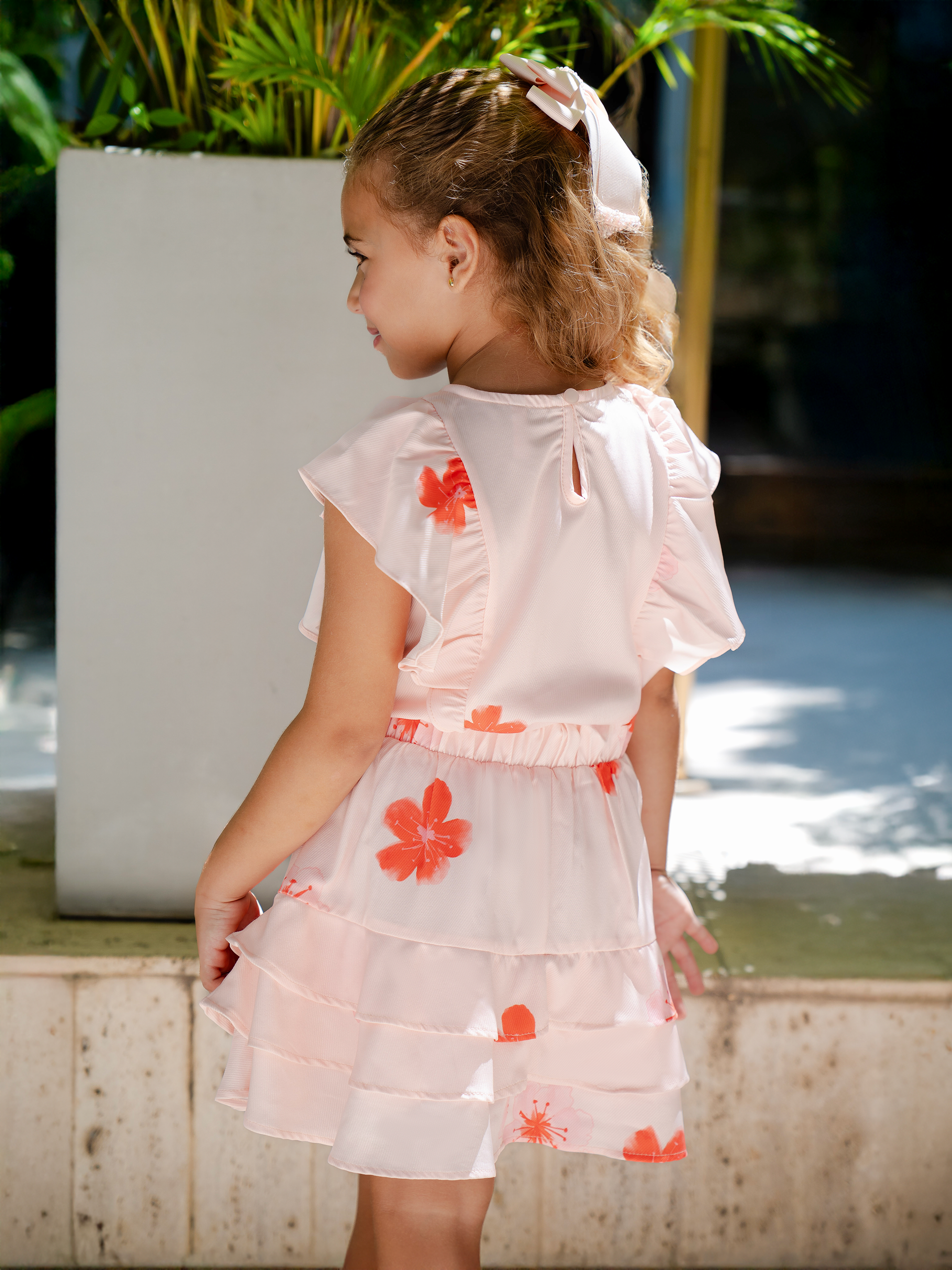 Conjuntos ropa para niñas con falda con vuelo y arandelas en el ruedo