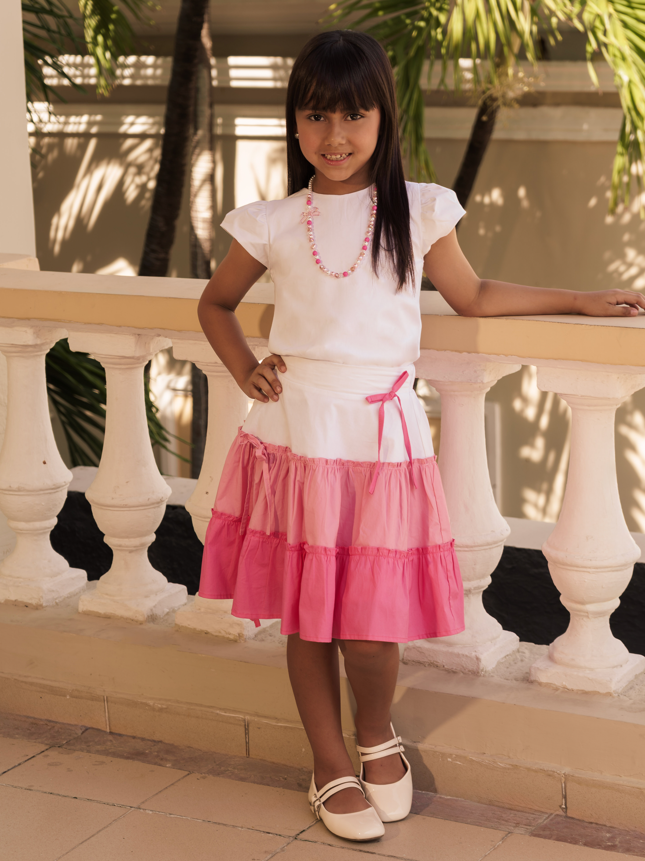 Conjunto para niña con falda tricolor y blusa de manga fruncida