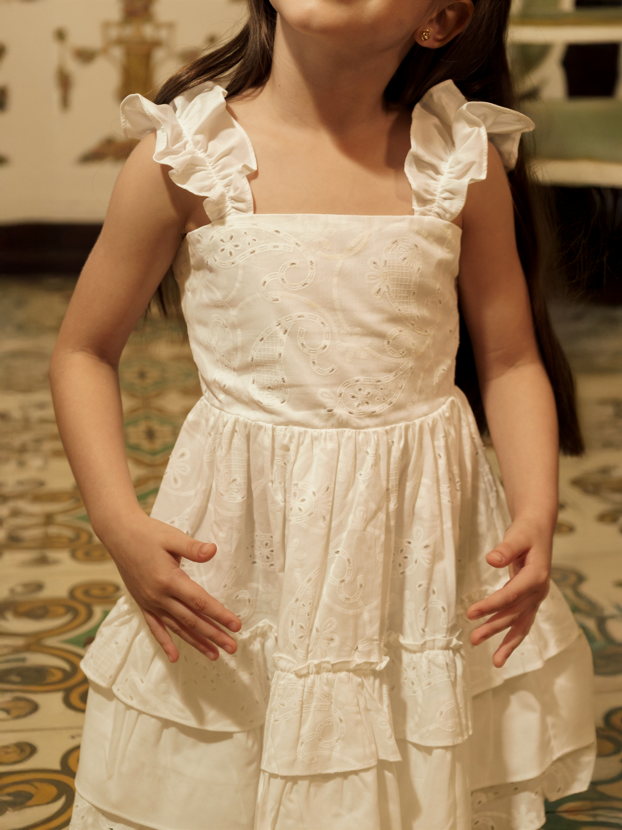 Vestidos de niñas de moda con falda de arandelas