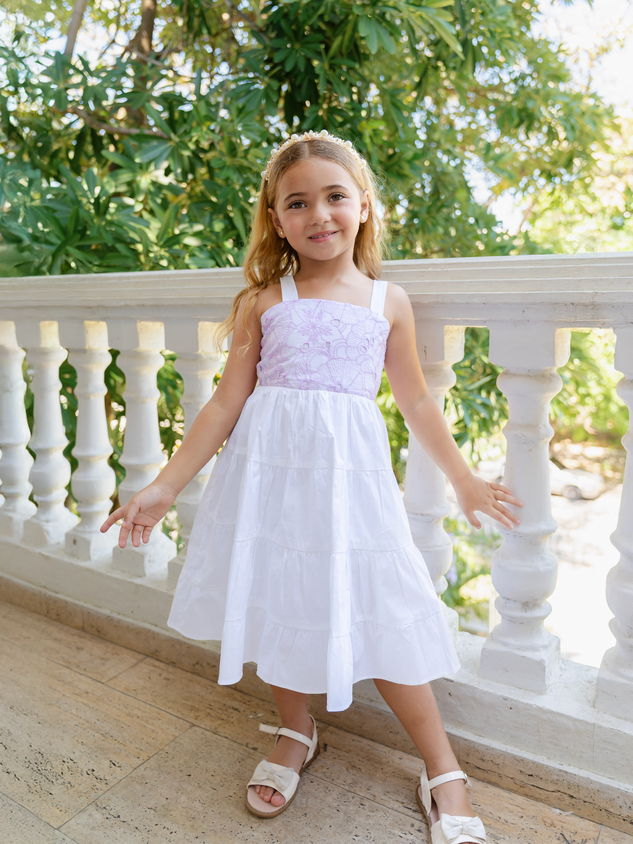 vestido de niña en popelina con corpiño en ojalillo
