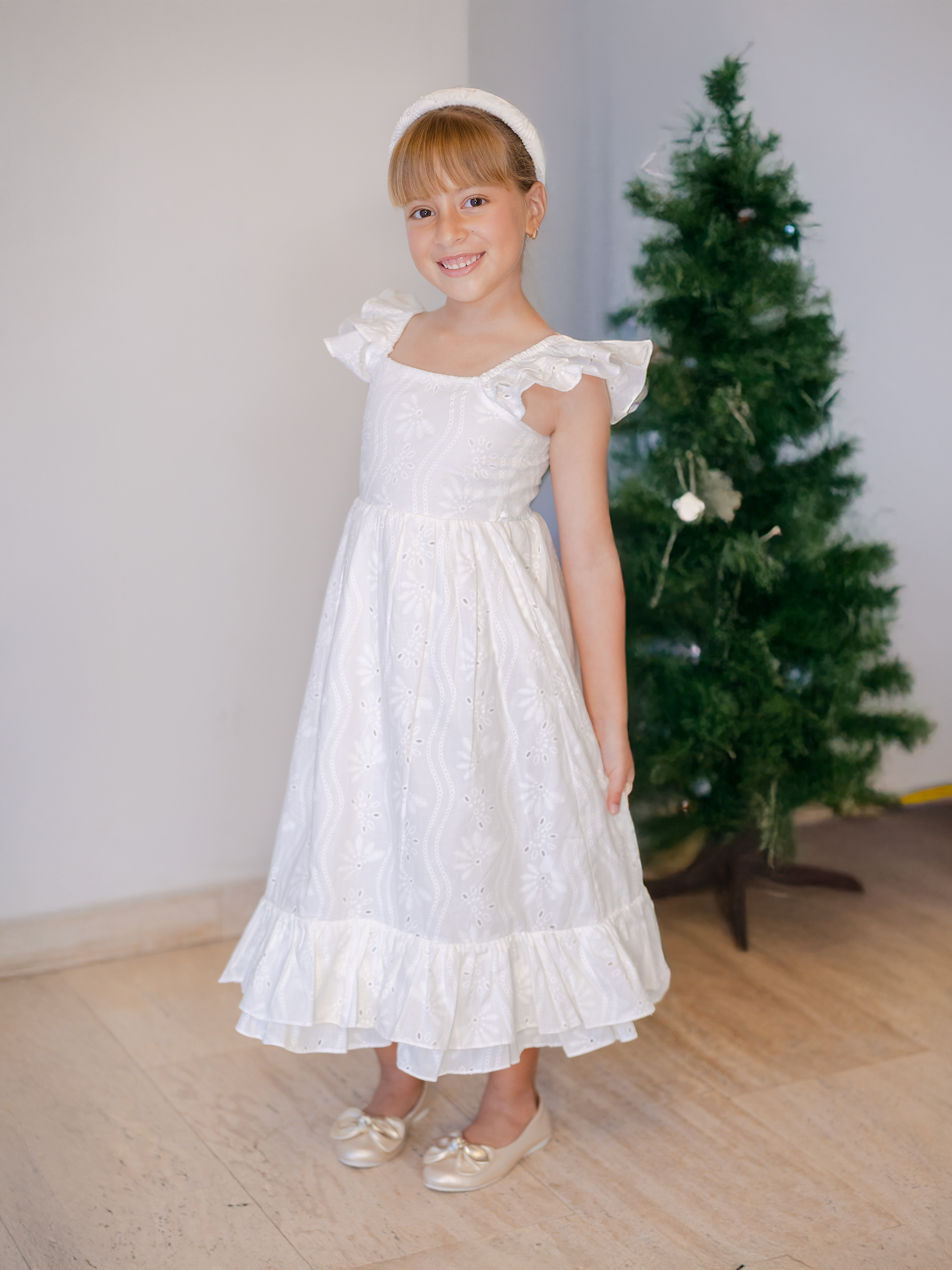 vestido de niña largo en ojalillo con mangas tipo arandela