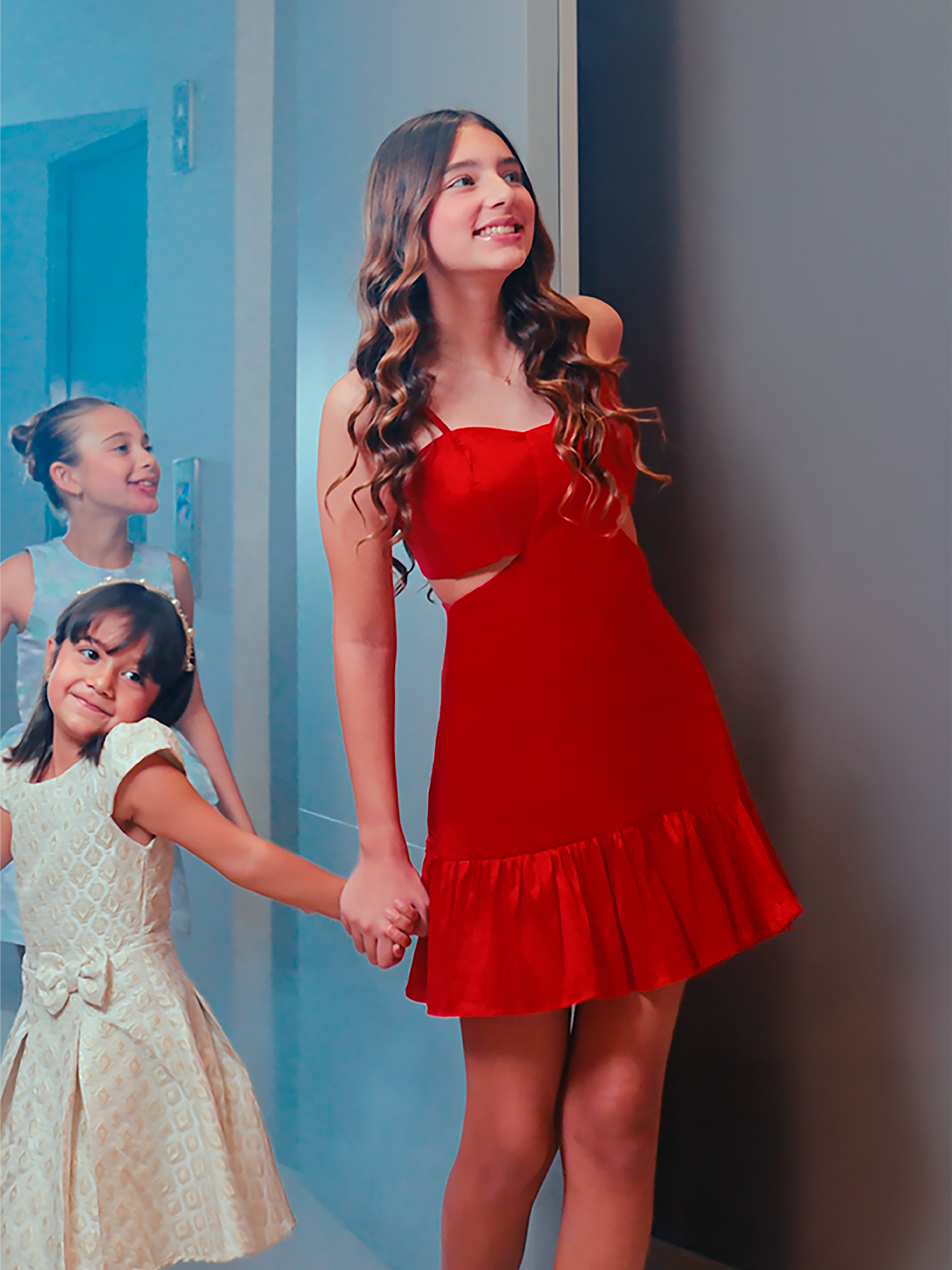 vestido juvenil en tafetán con tirantas ajustables