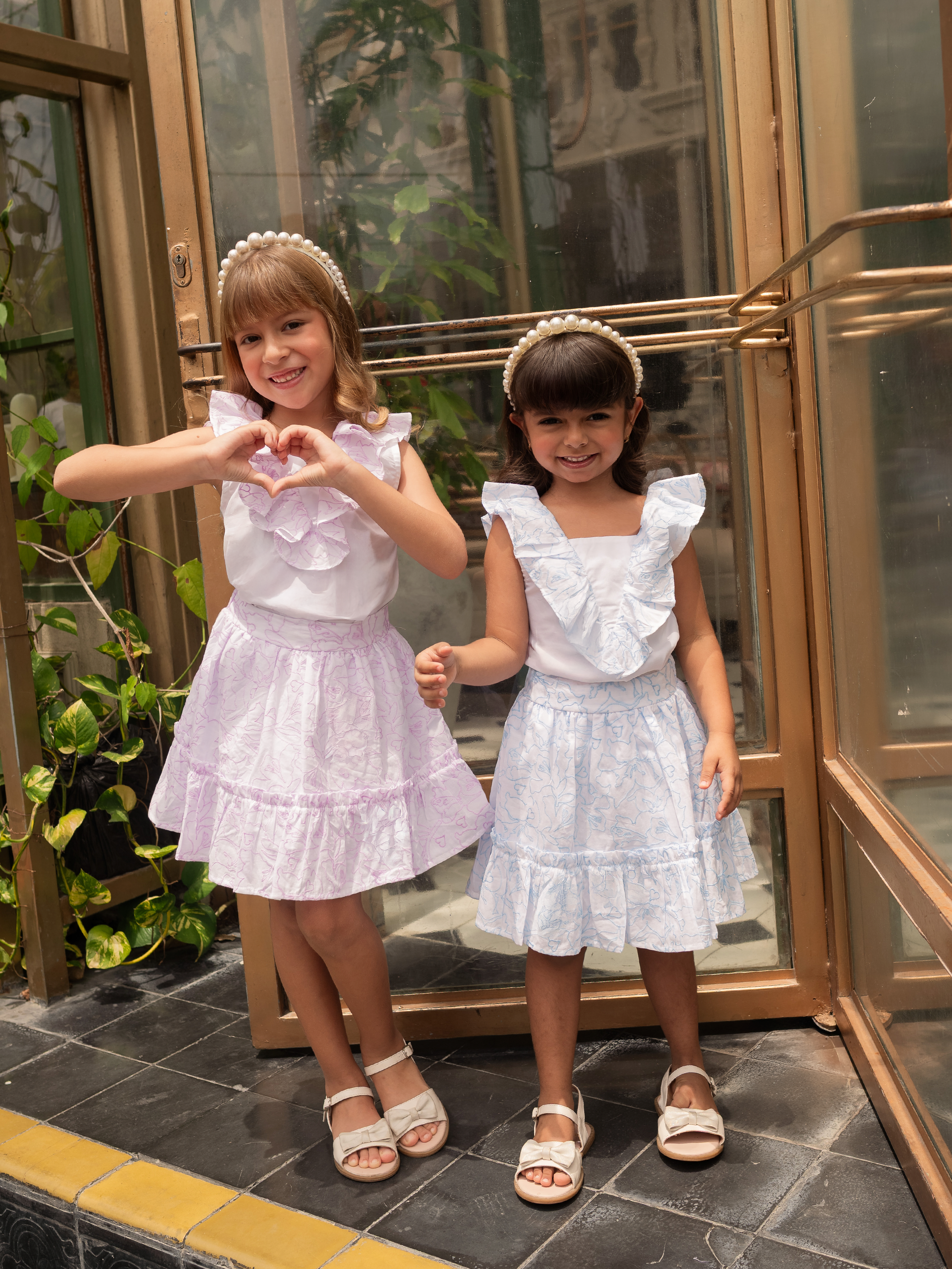 Conjuntos ropa para niñas con blusa en popelina y detalles delicados