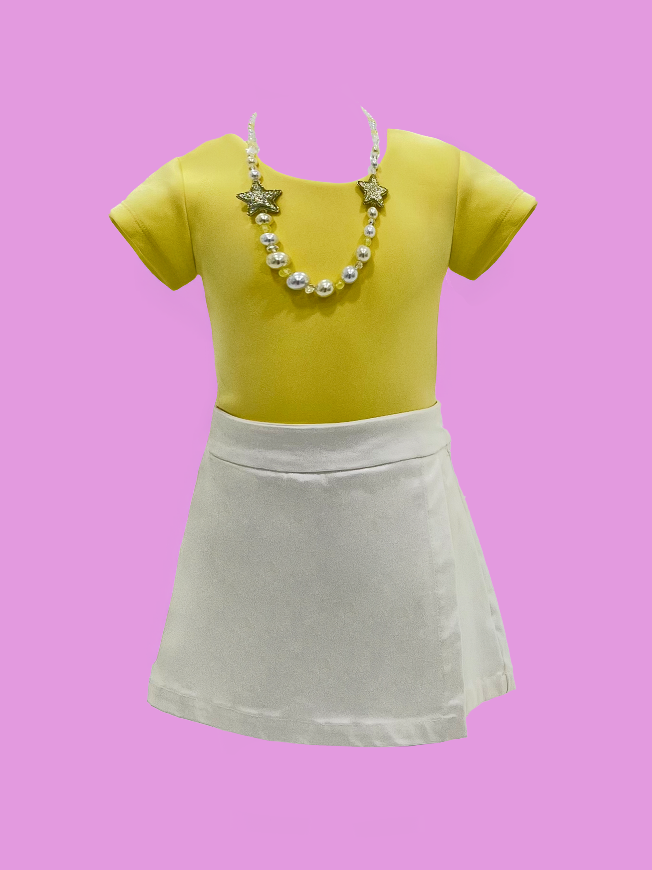 Conjunto para niña con blusa de lycra y falda short en dril