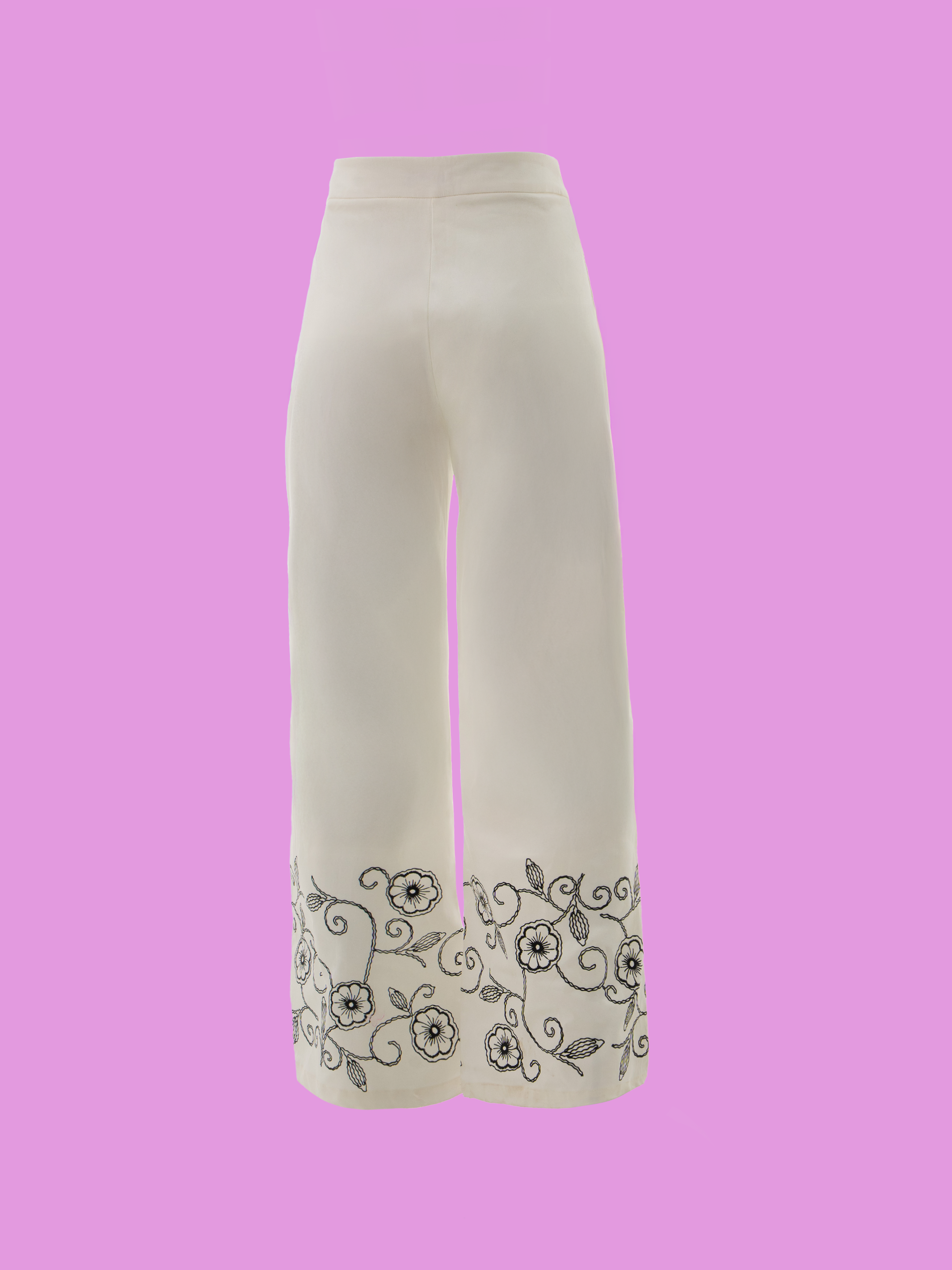 Pantalones cómodos juveniles diseñados para moverse con libertad.
