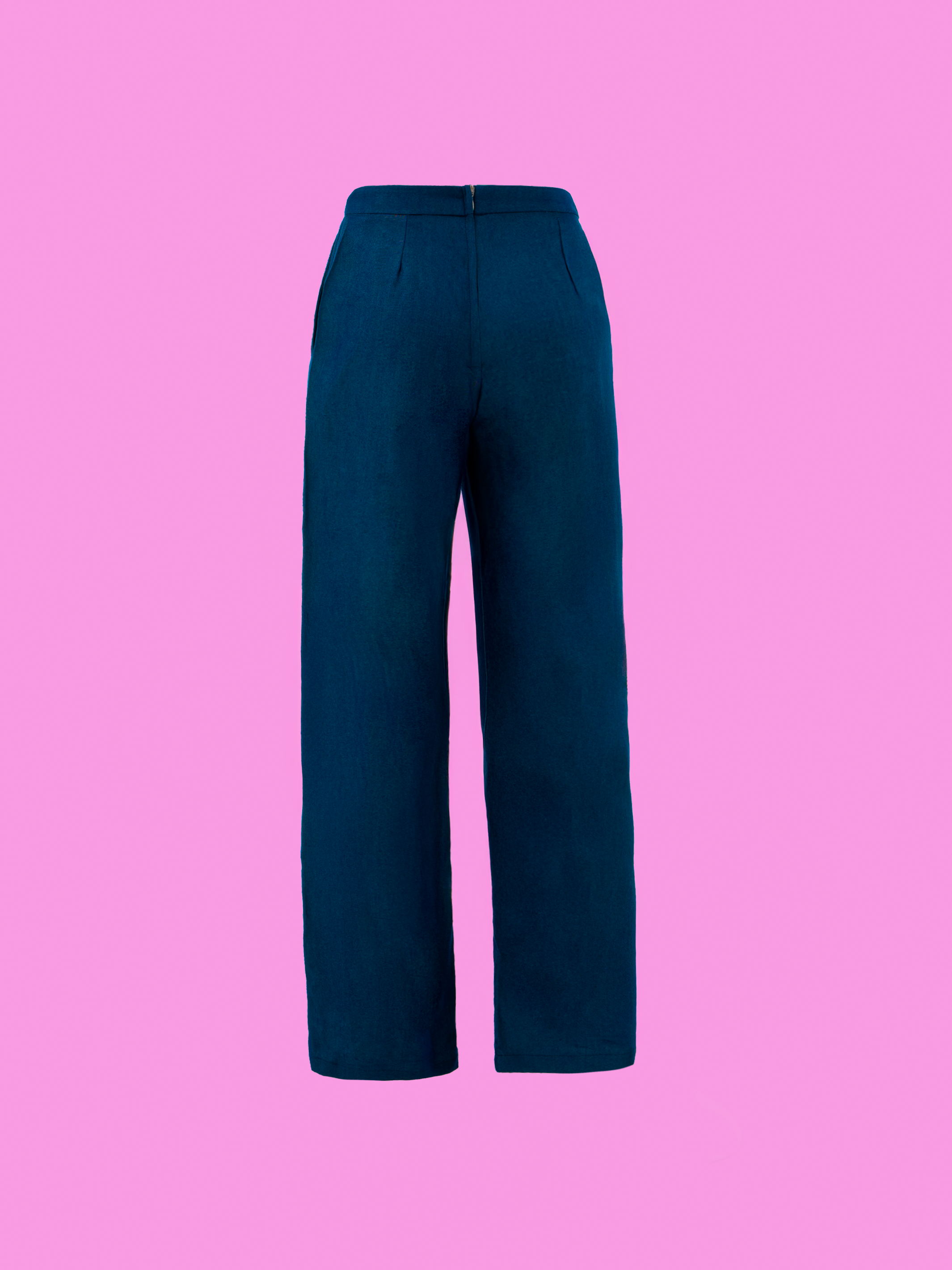 Pantalones cómodos juveniles con diseño amplio y versátil.