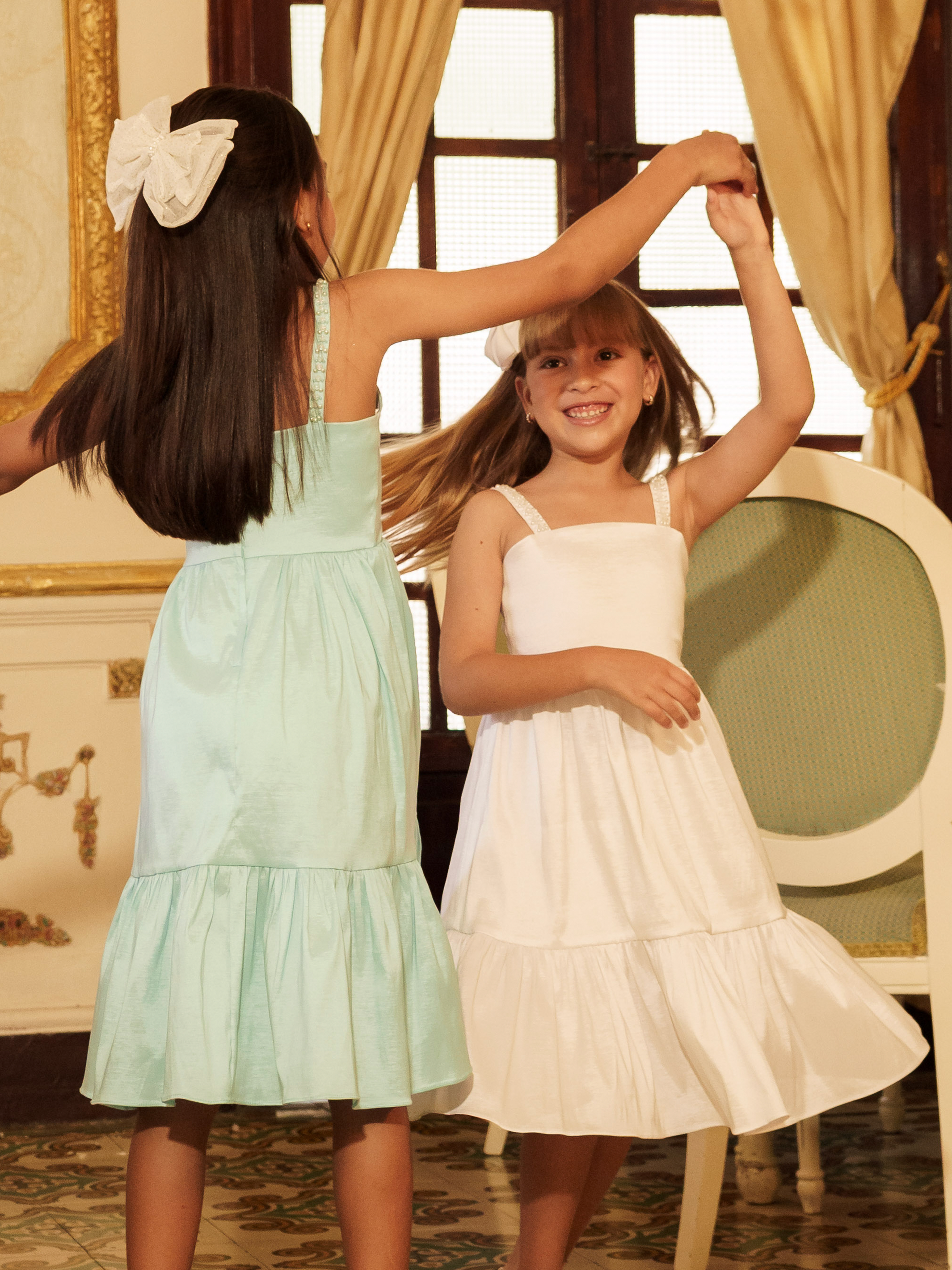 Vestido de niña con falda de arandela