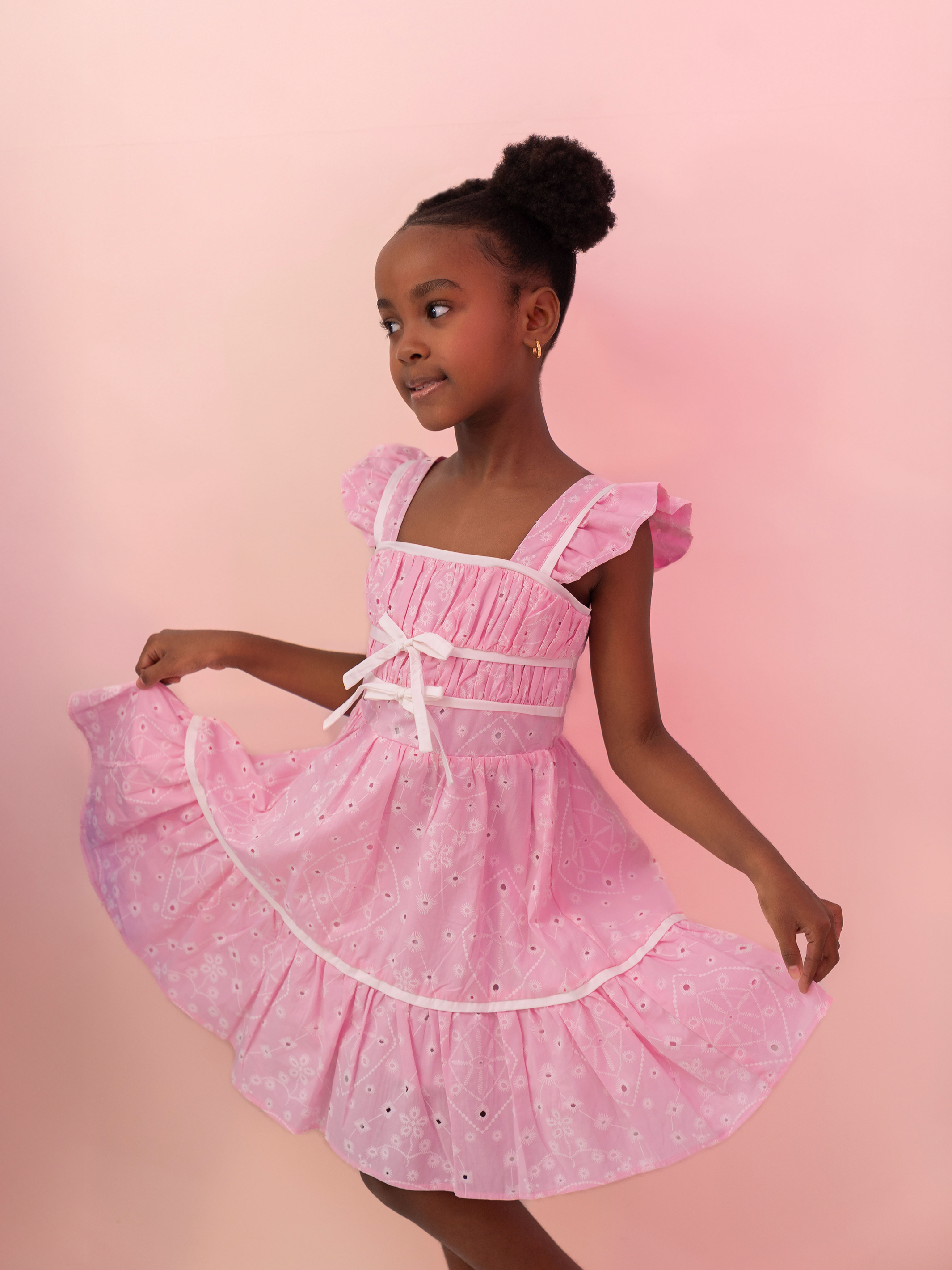 vestido de niña en ojalillo con tirantas tipo arandela