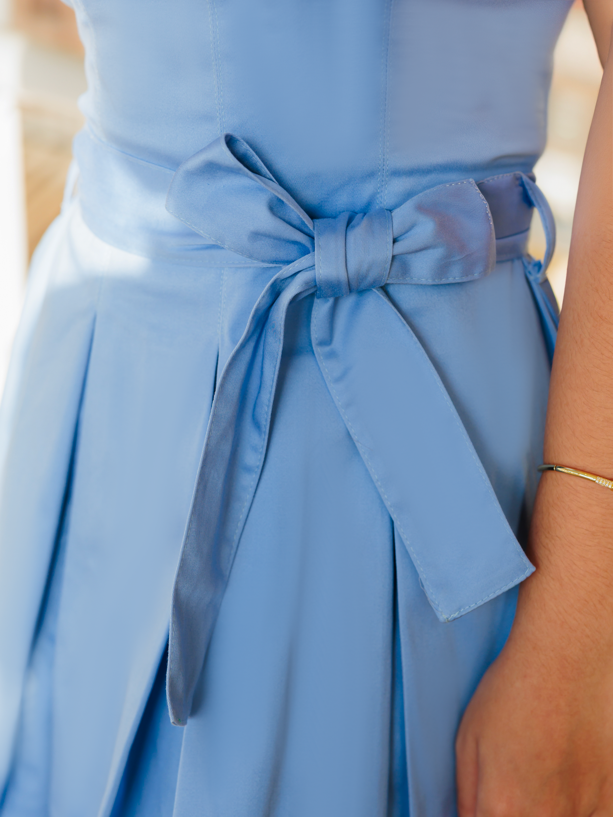 vestidos juveniles de moda con cortes modernos y cómodos