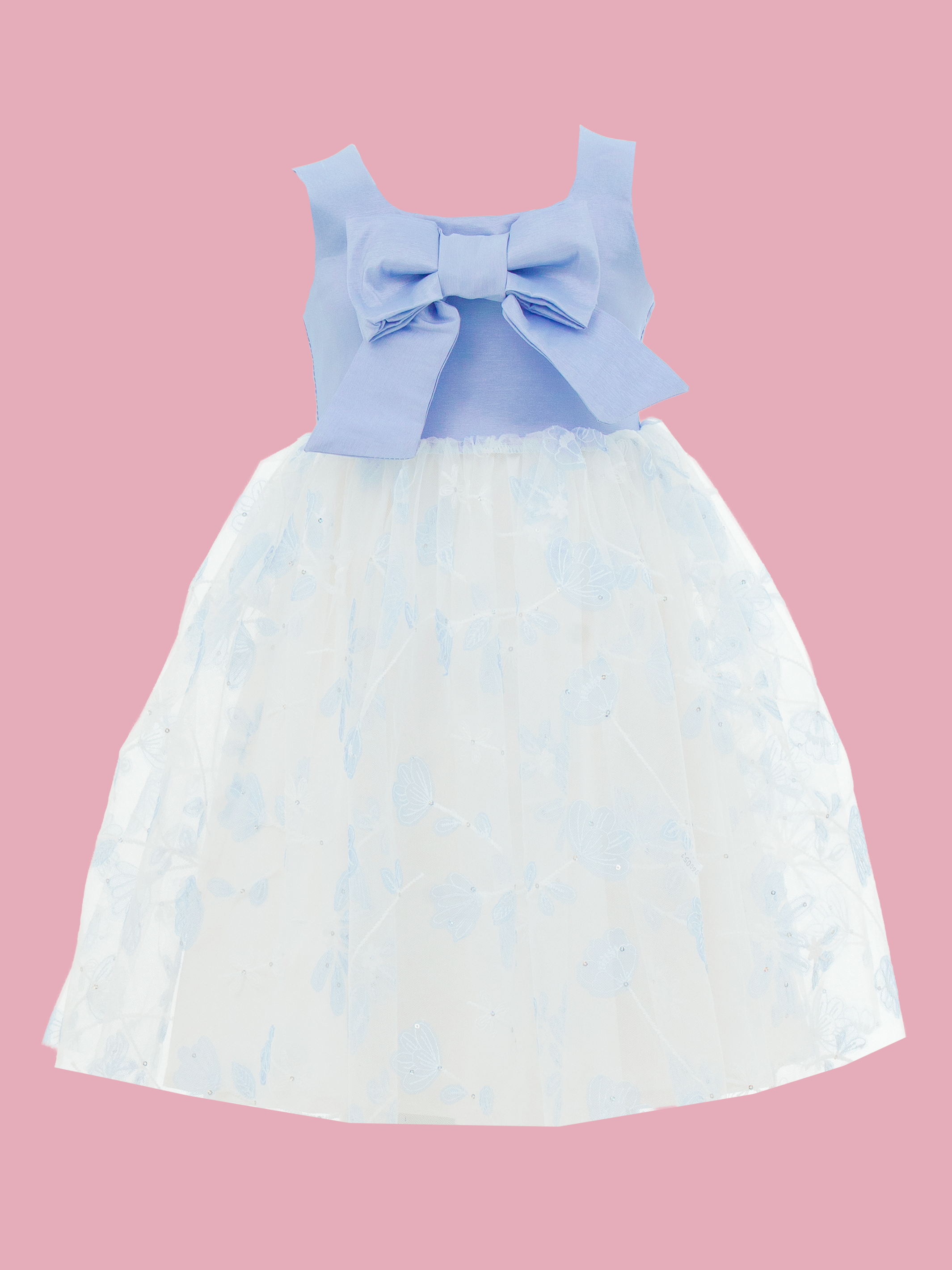 vestidos modernos de niña con volumen y movimiento