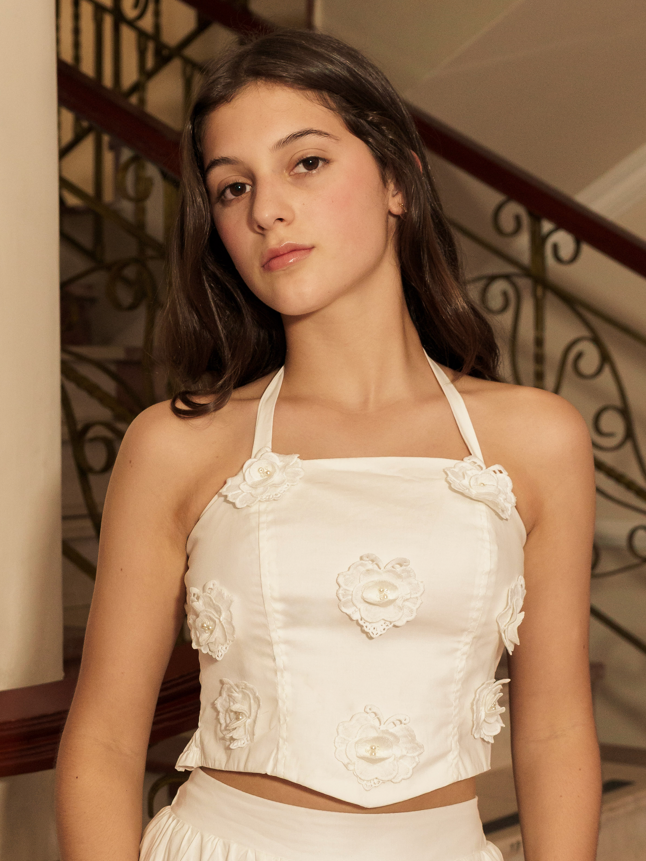 blusas juveniles de moda en popelina con cortes frontales
