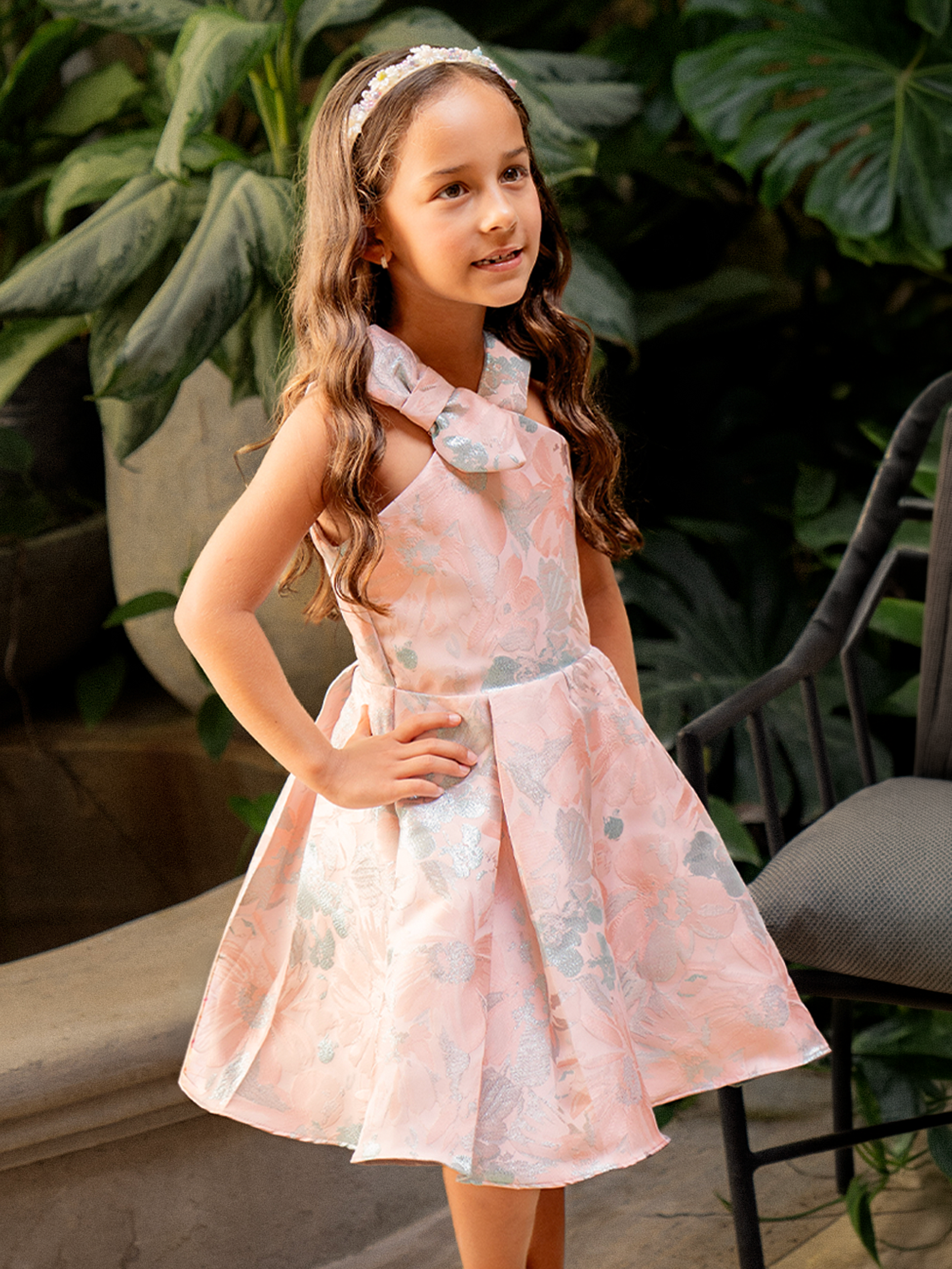 vestido de niña en jacquard con cuello halter