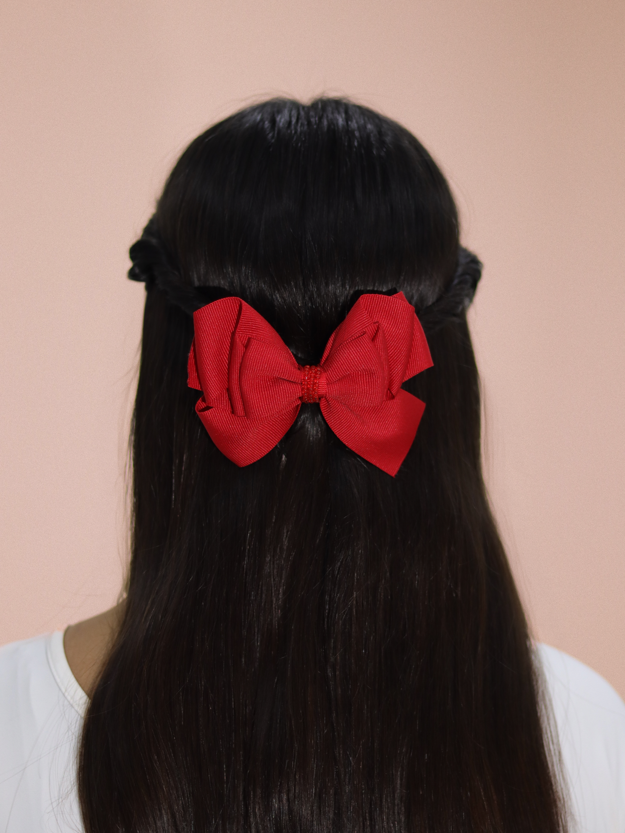 Ganchos para niñas en rojo intenso con lazo voluminoso y elegante.