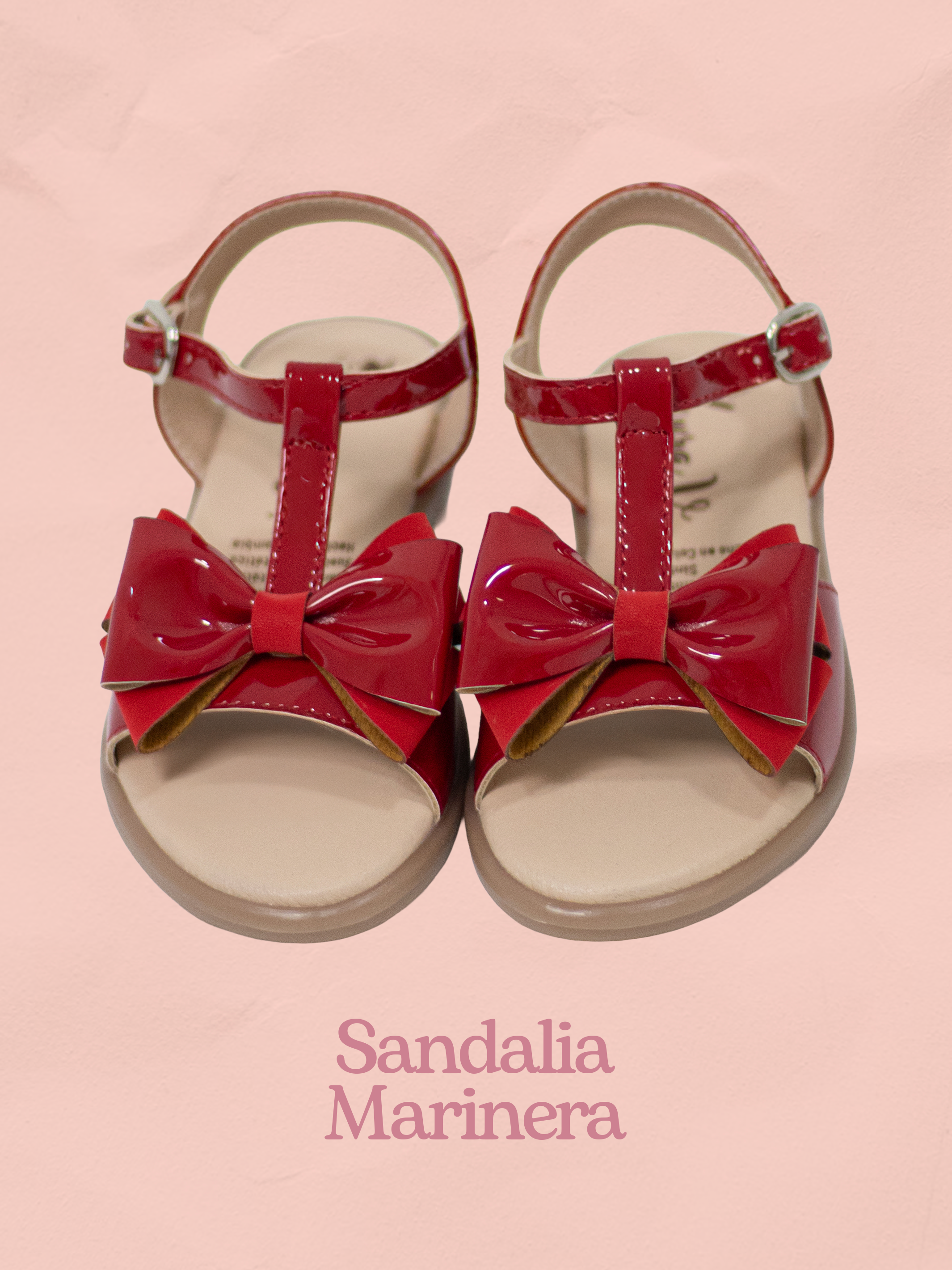 Sandalias para niñas en charol rojo con lazo frontal y ajuste al tobillo