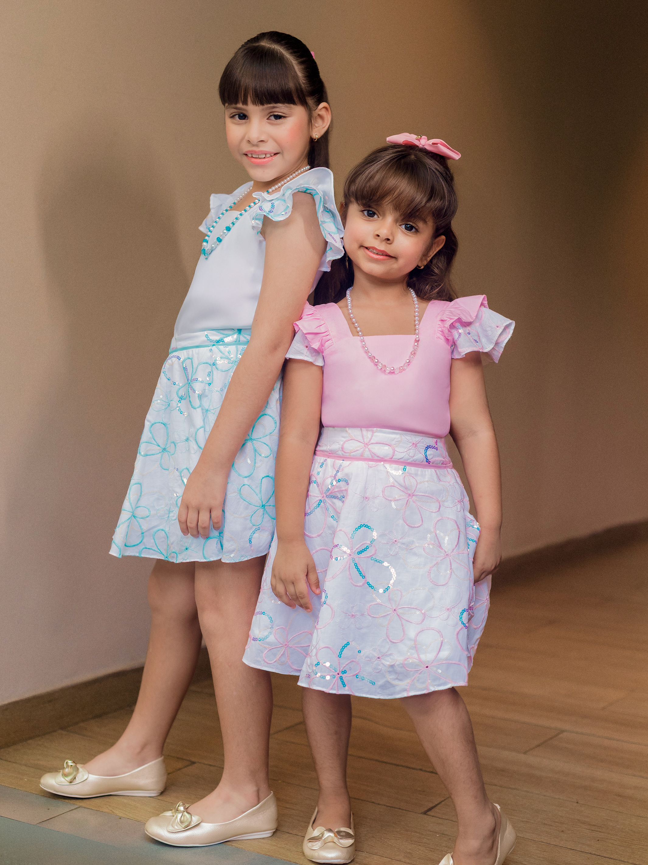 Conjunto para niña en popelina y ojalillo con falda campana