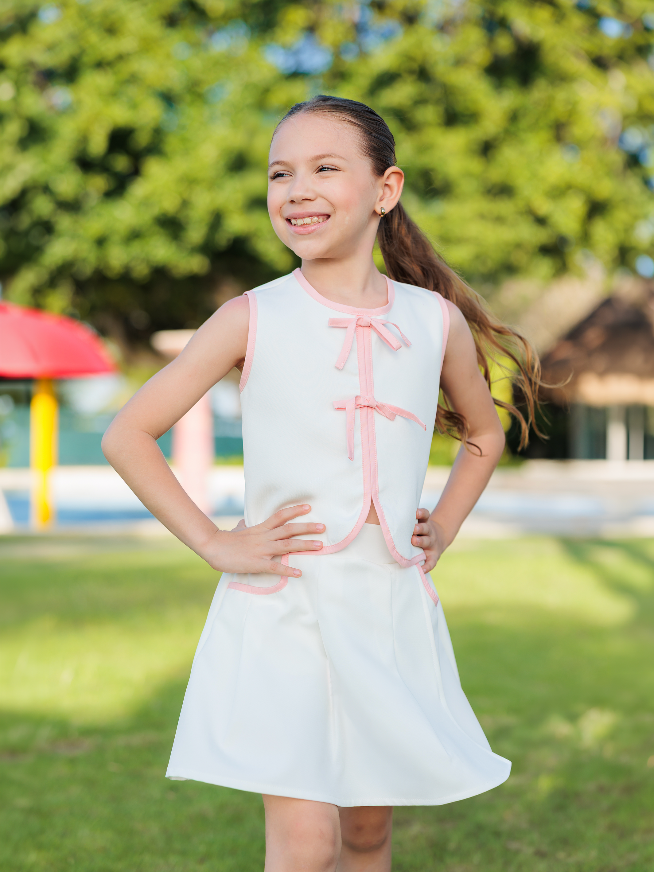 Conjuntos de ropa para niñas en crepé con blusa estilo chaleco y falda short de pliegues