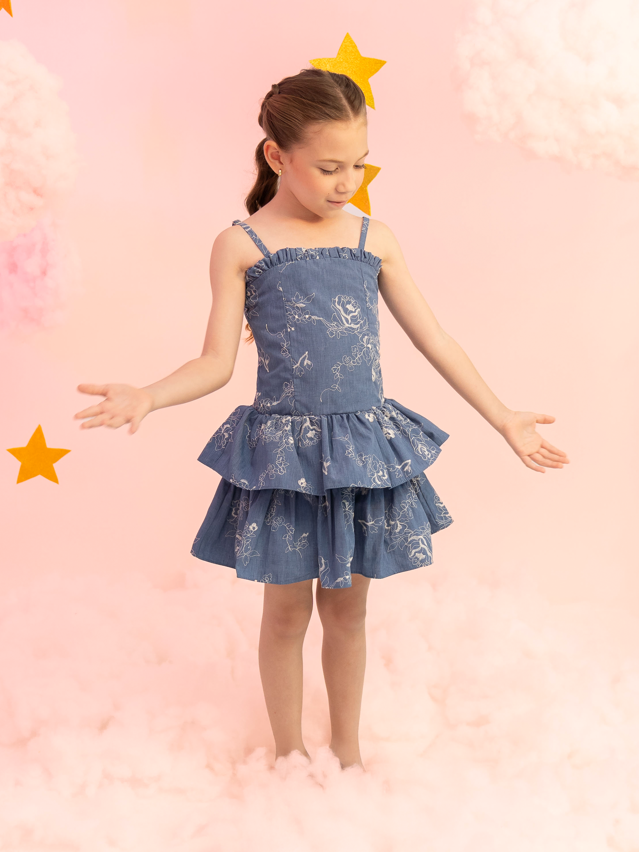 vestido de niña en popelina rígida rebordada