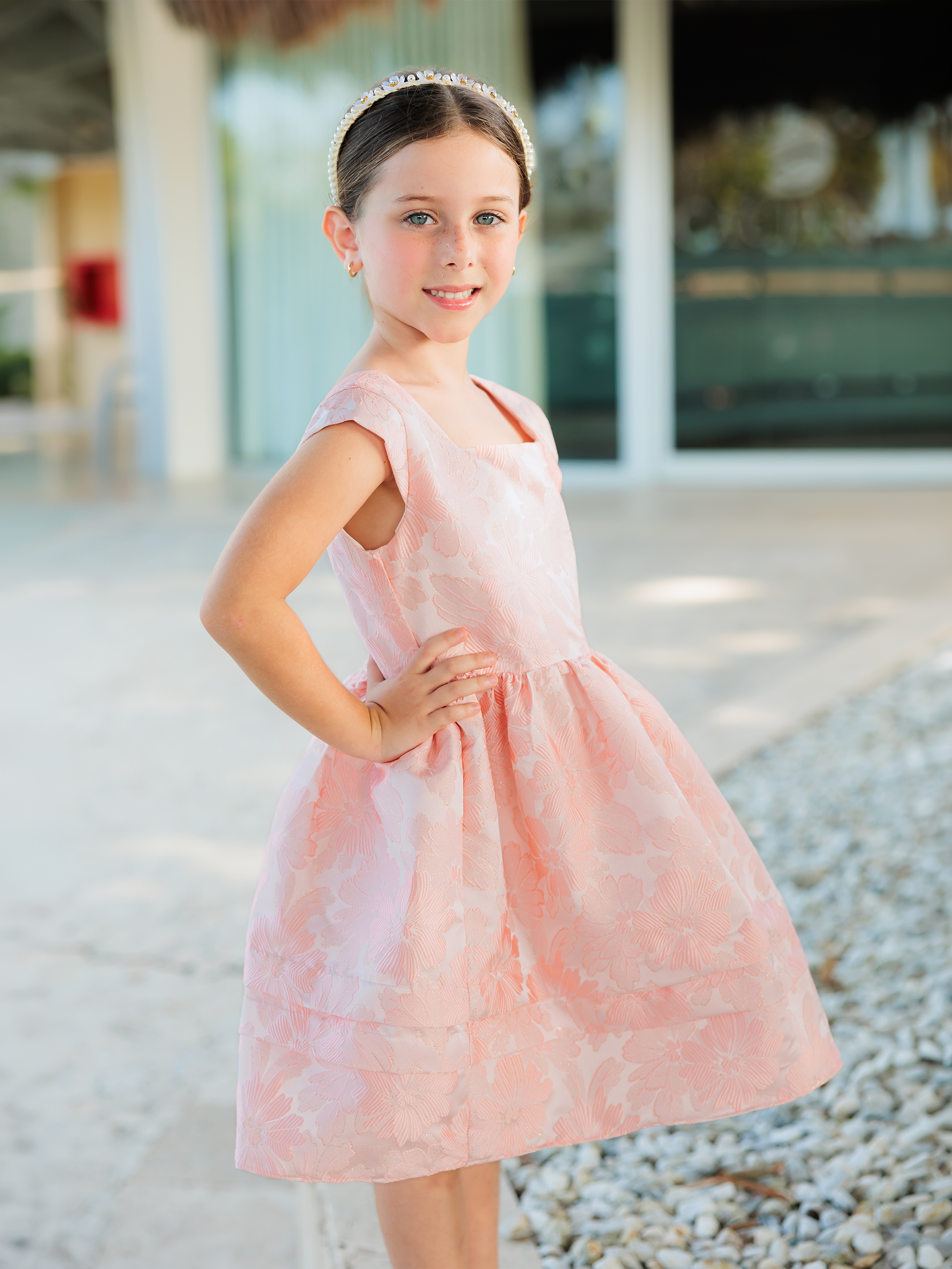 vestido de niña en jacquard con escote cuadrado