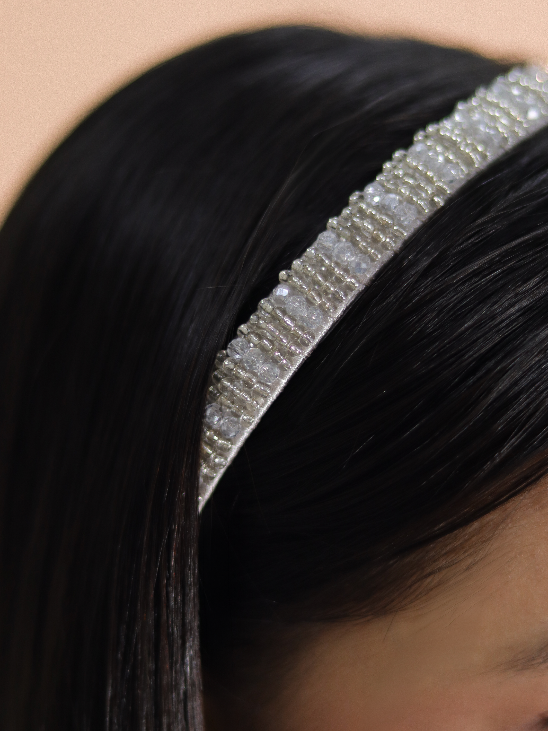 Diademas para niñas en tono platino con destellos brillantes para ocasiones especiales