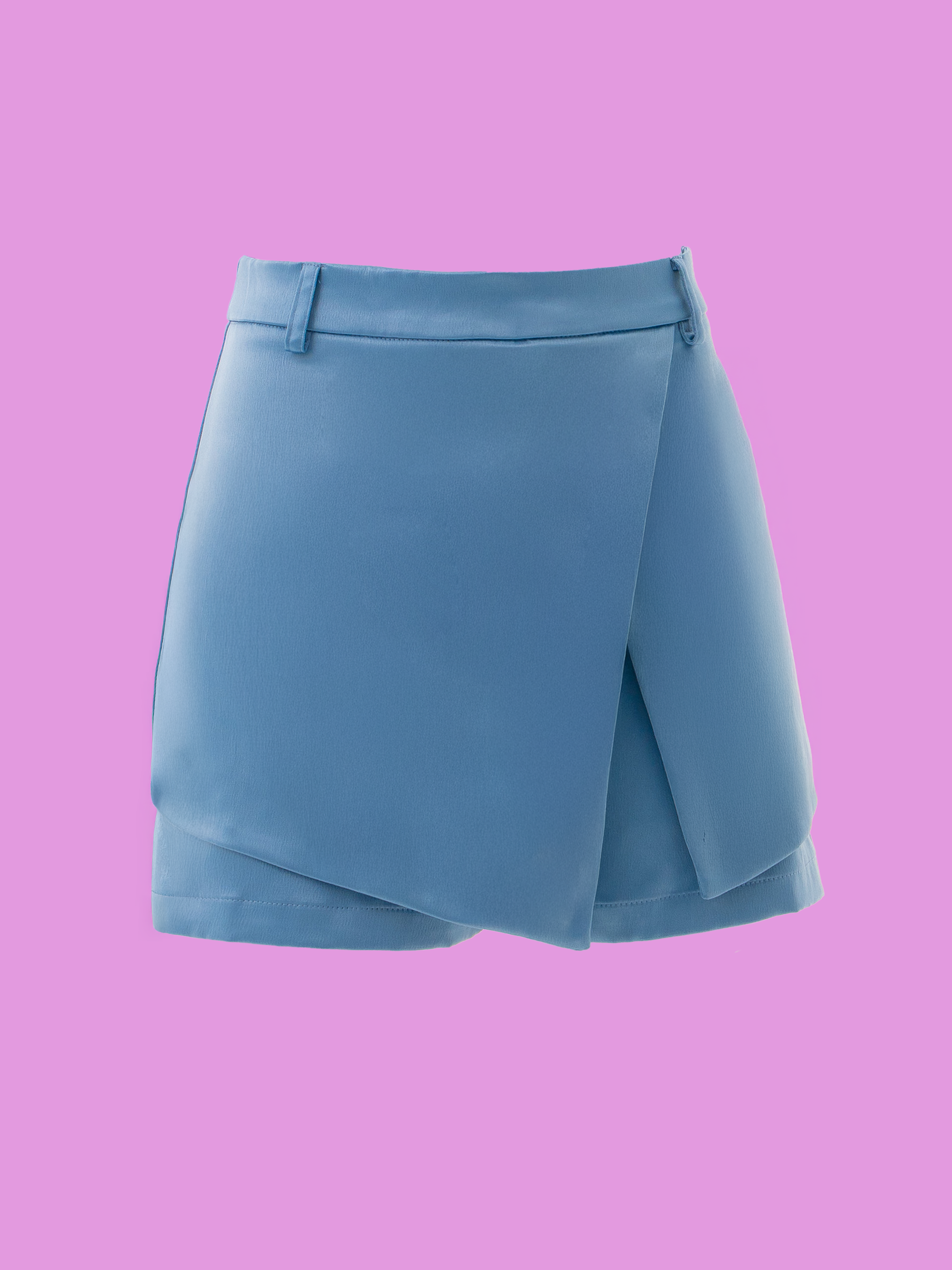 Falda short femenina con zipper posterior en seda