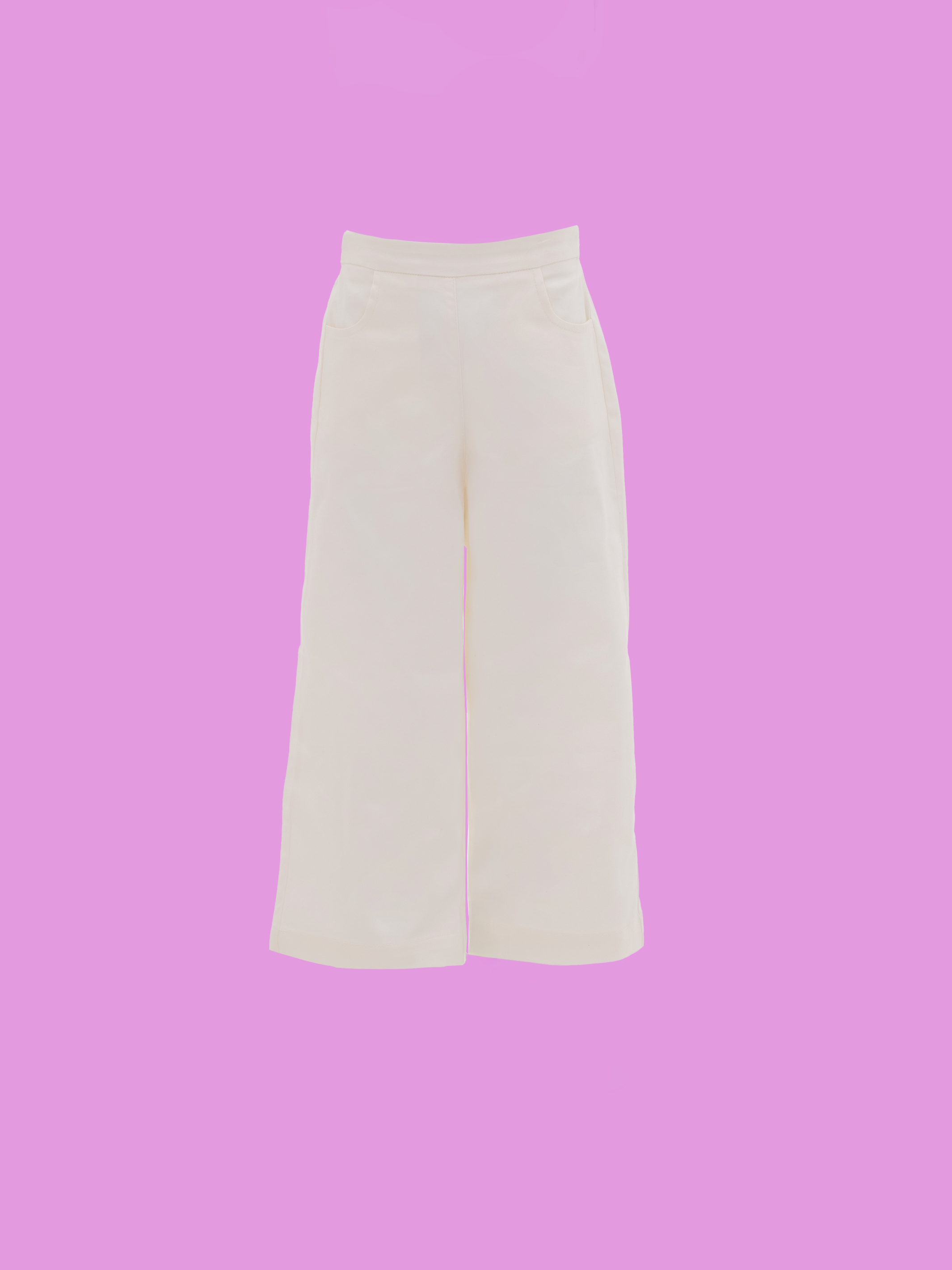 Pantalón para niña en dril stretch con bota amplia y diseño moderno