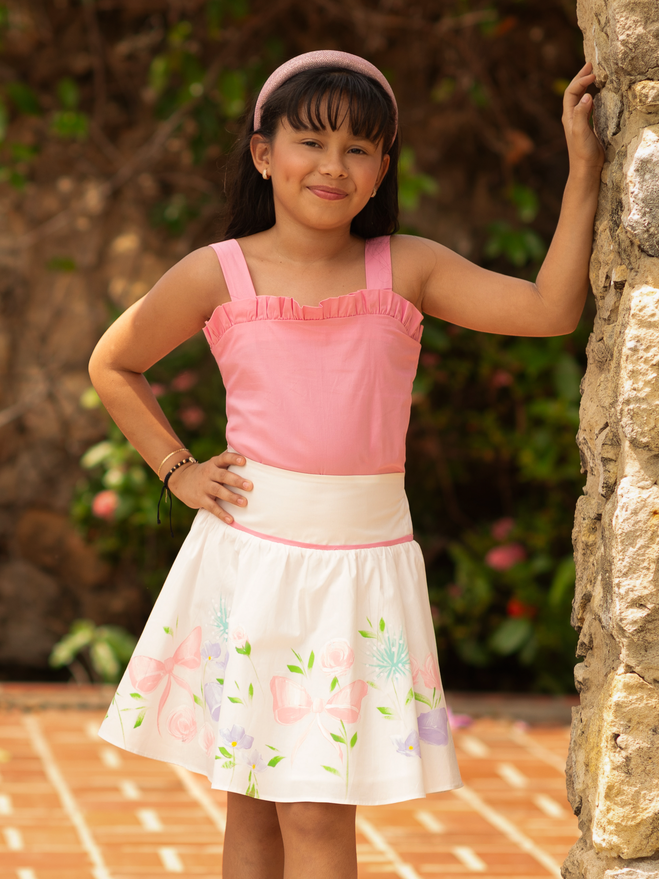 Conjunto para niña con falda pintada a mano y blusa de tirantas