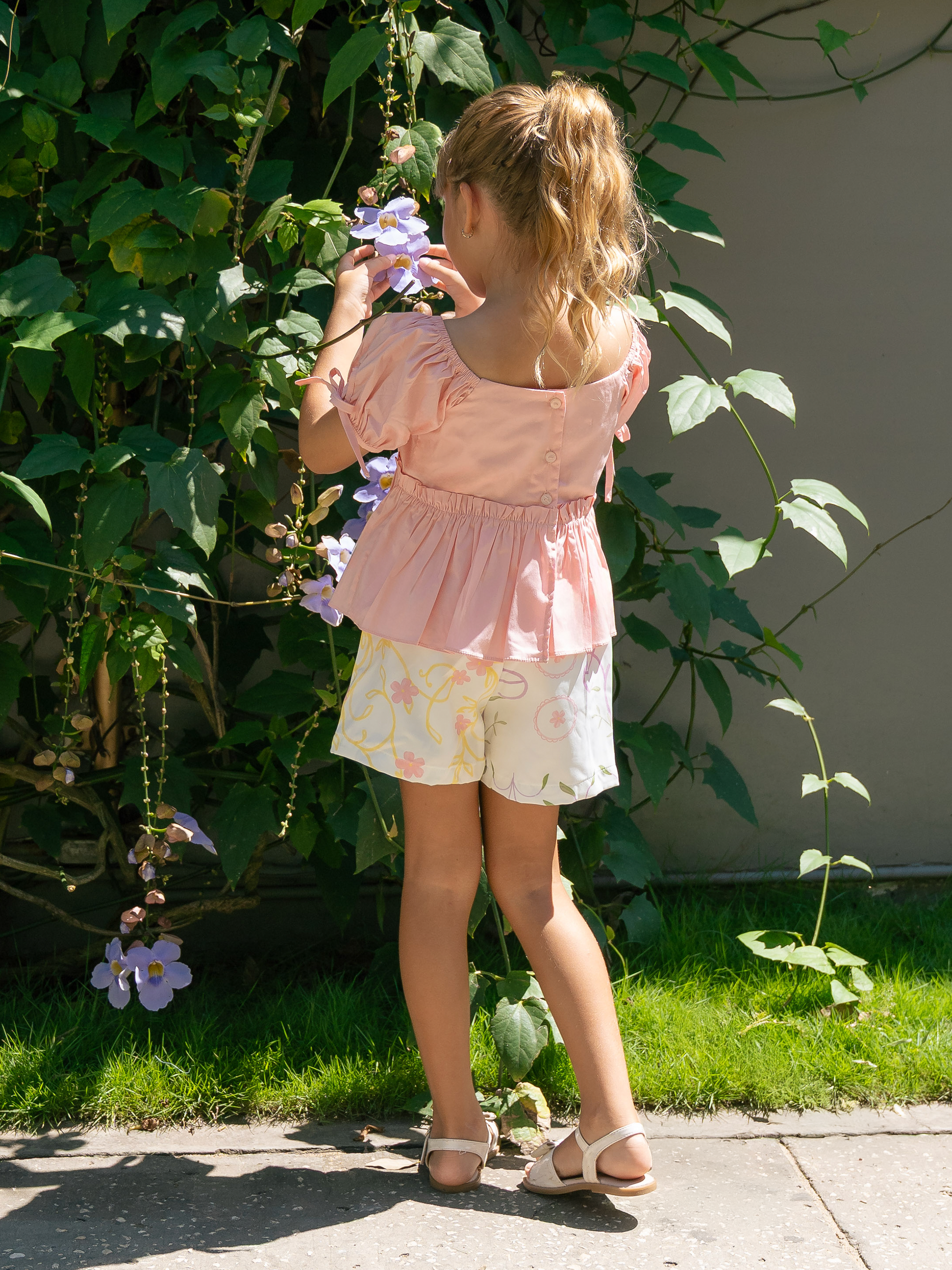 Conjuntos ropa para niñas con diseño moderno y cómodo
