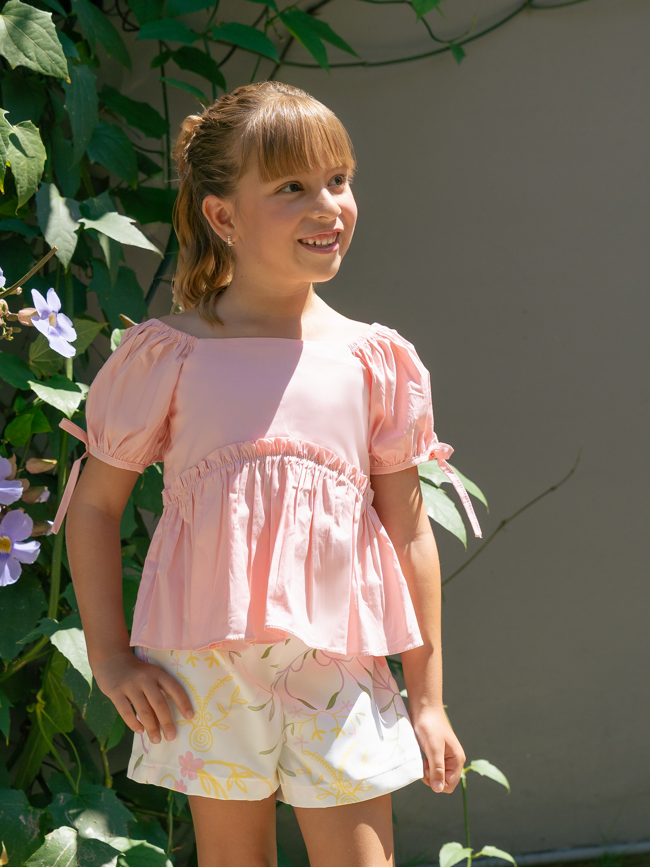 Conjunto para niña con blusa manga bombacha y short estampado
