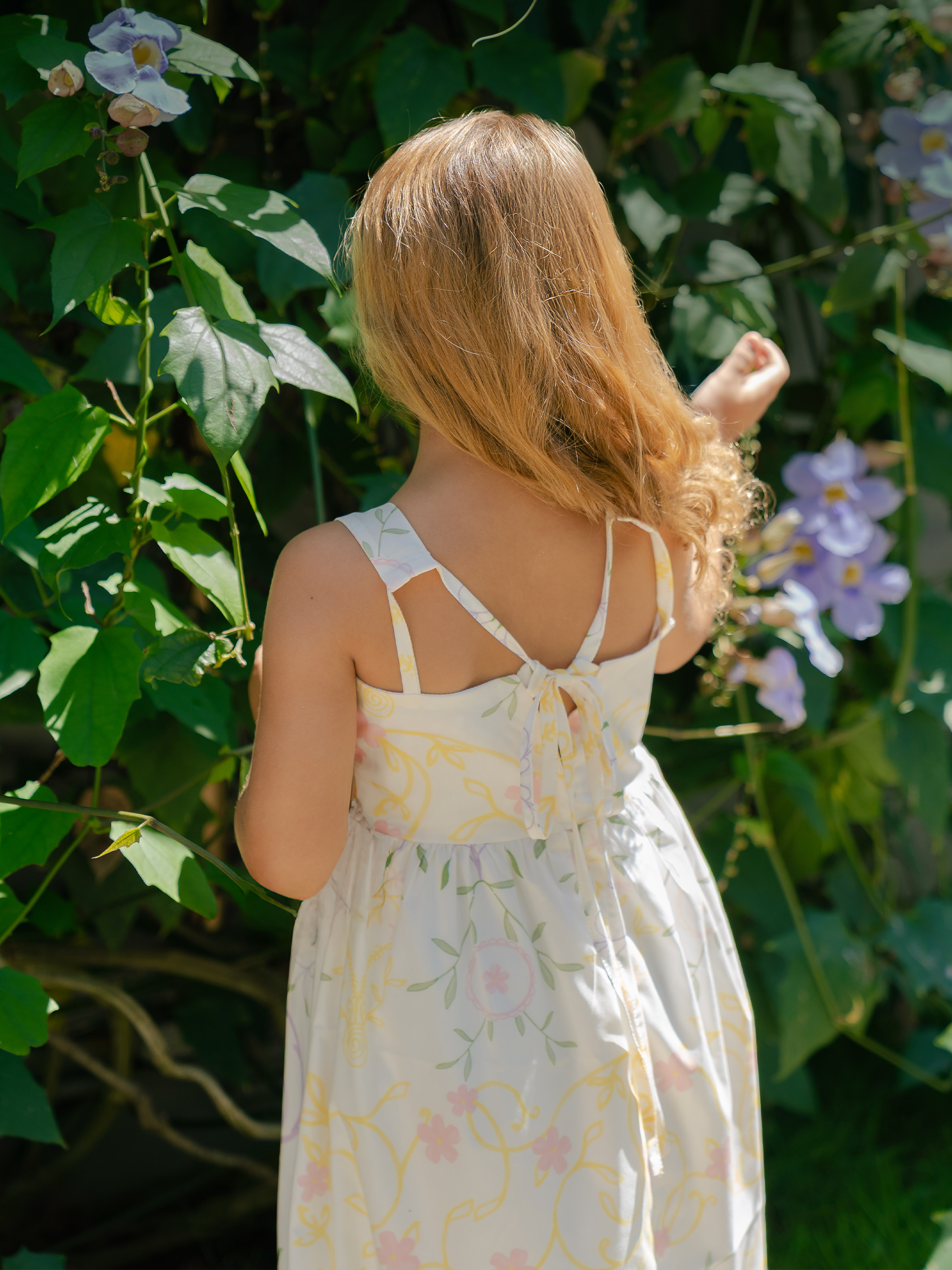 vestidos de niñas de moda con estampado vibrante