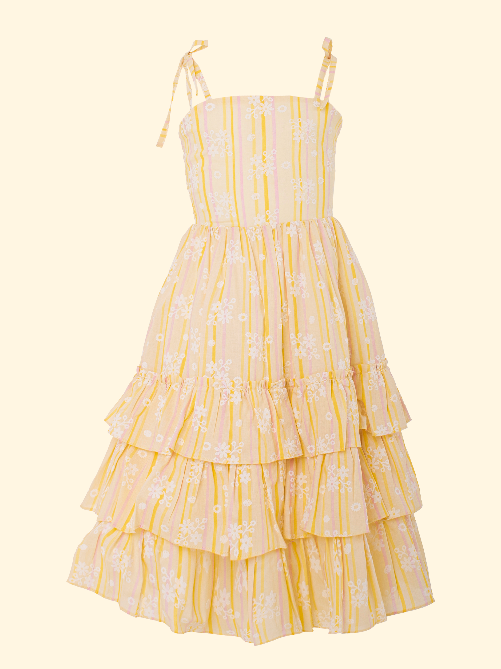 vestido de niña con volumen y movimiento delicado