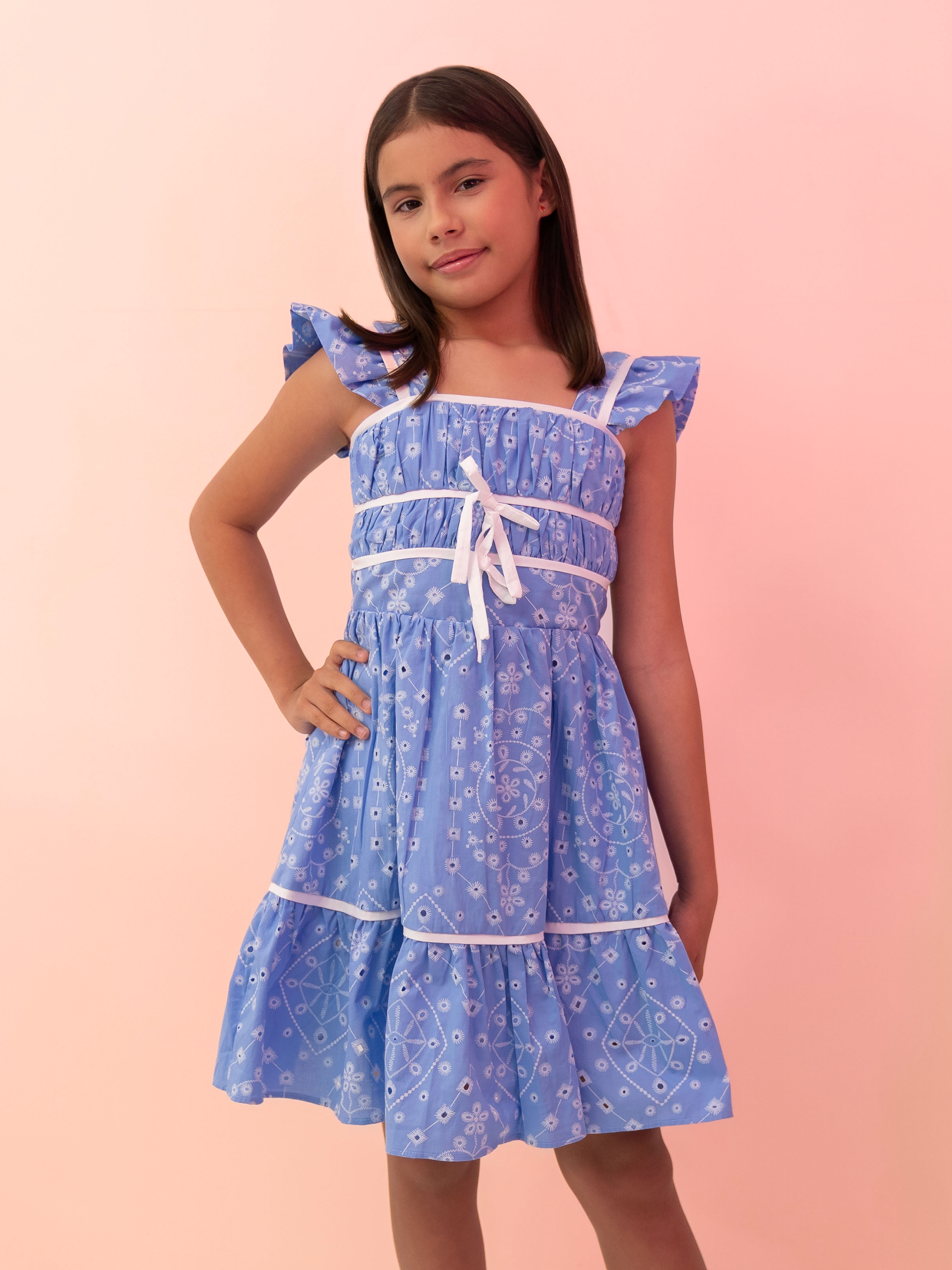 vestidos de niñas de moda con lazos decorativos