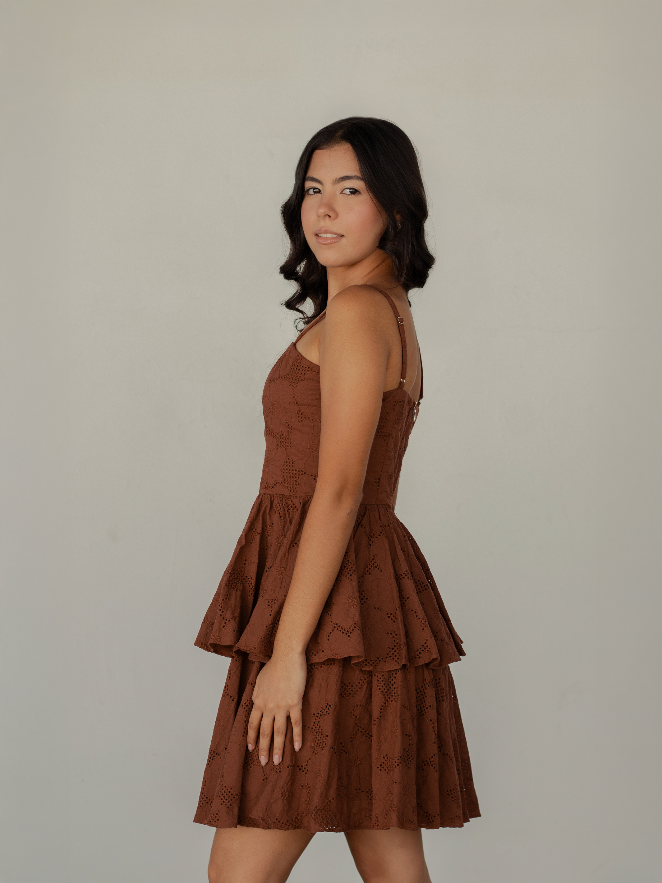 vestidos juveniles de moda con arandelas fruncidas