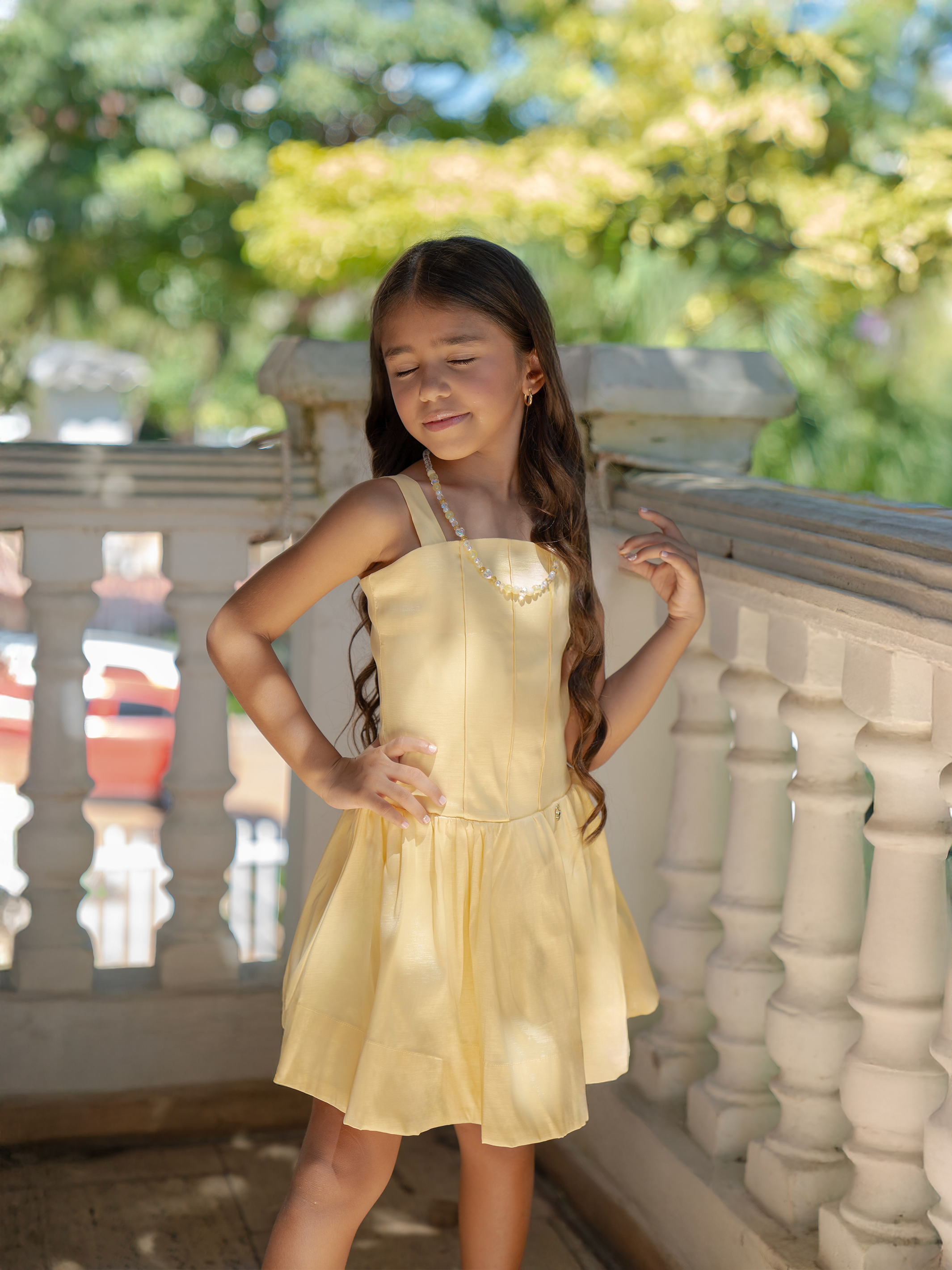 Vestido cómodo para niñas con falda con vuelo