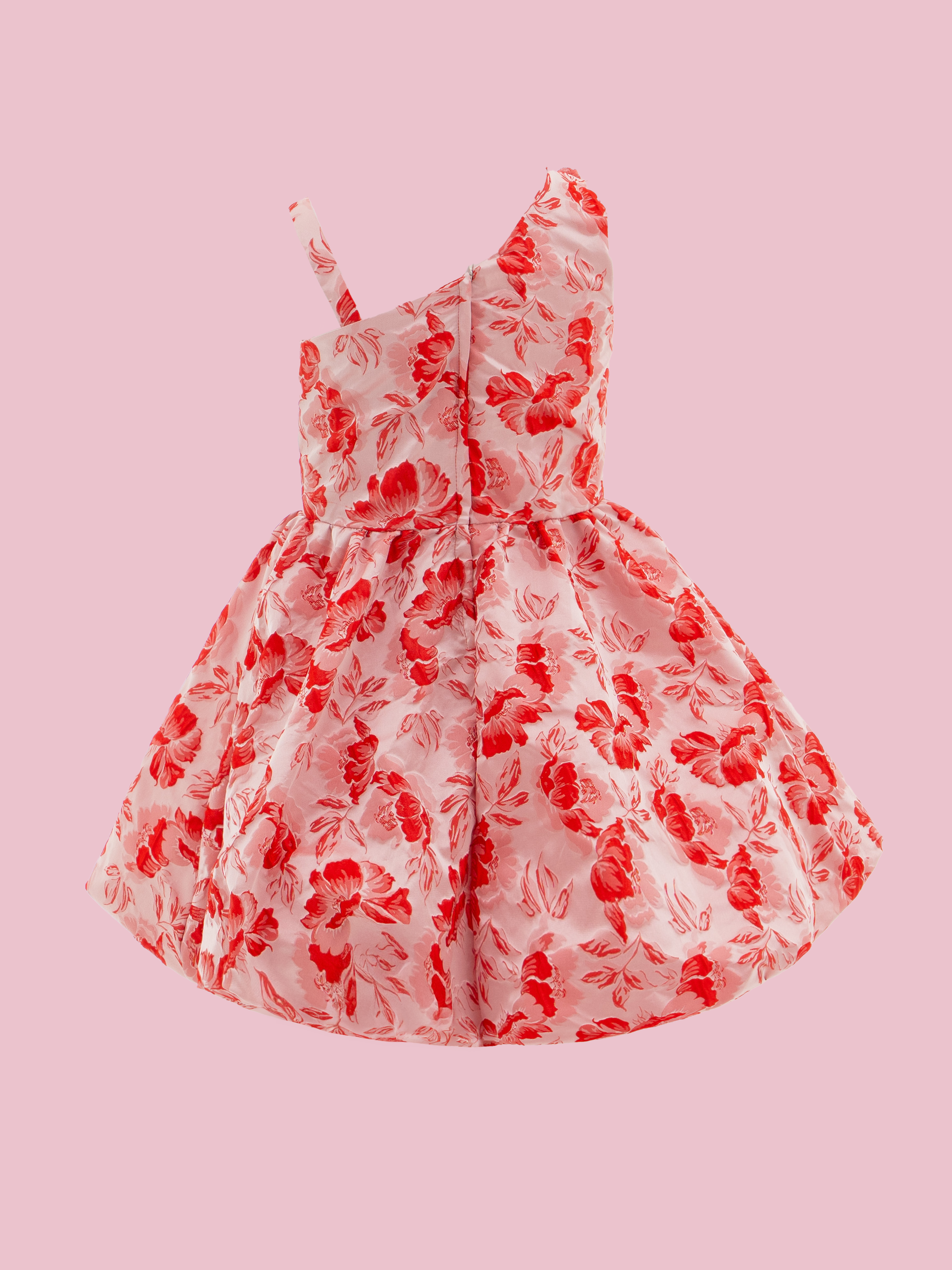 vestido de niña con silueta globo y recamado decorativo
